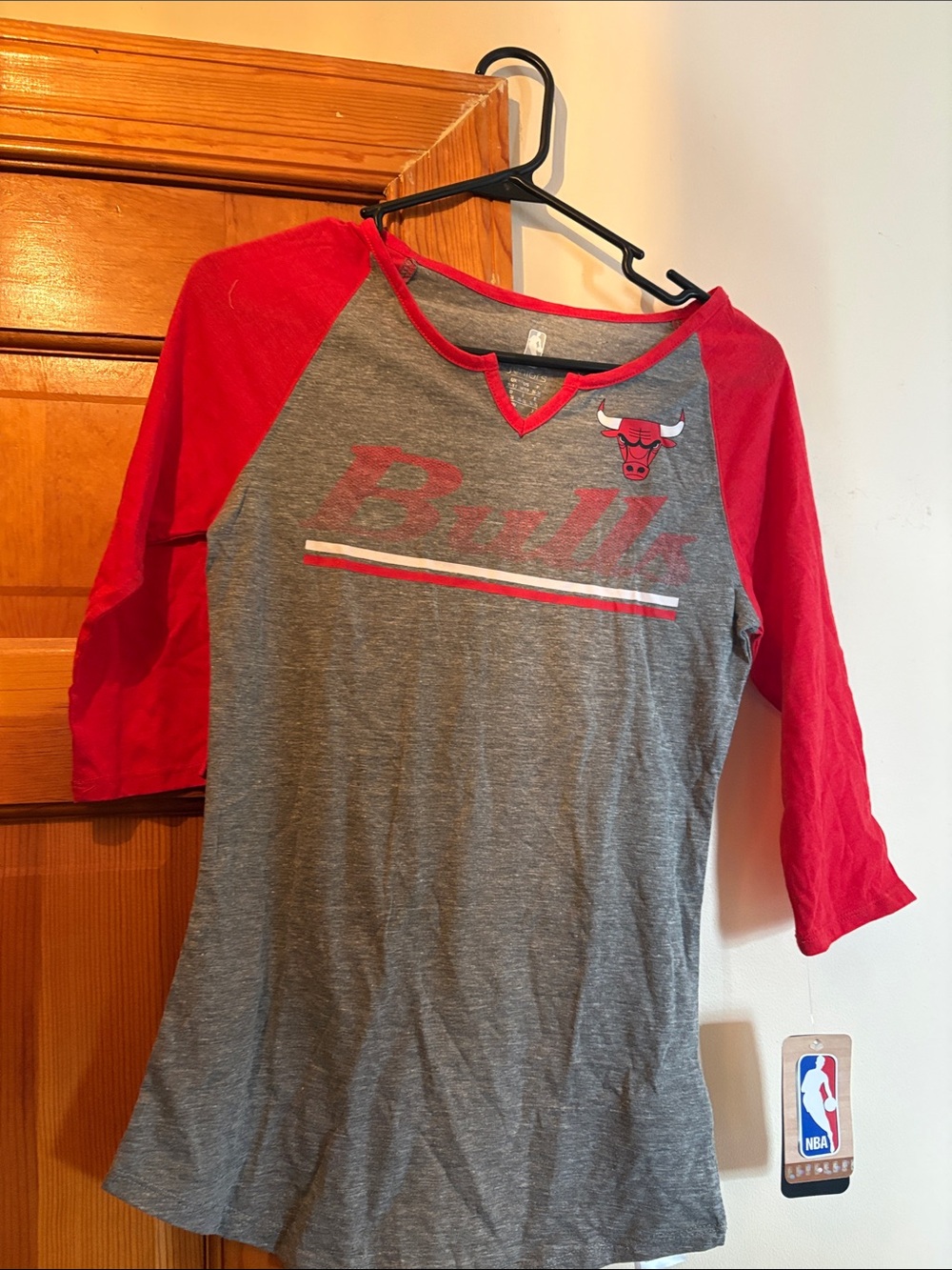 Chicago Bulls Girls' Gray and Red Raglan Short Sleeve Tee